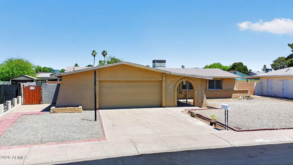 Image 33 of property listing at 4534 W VOGEL Avenue, Glendale, AZ 85302