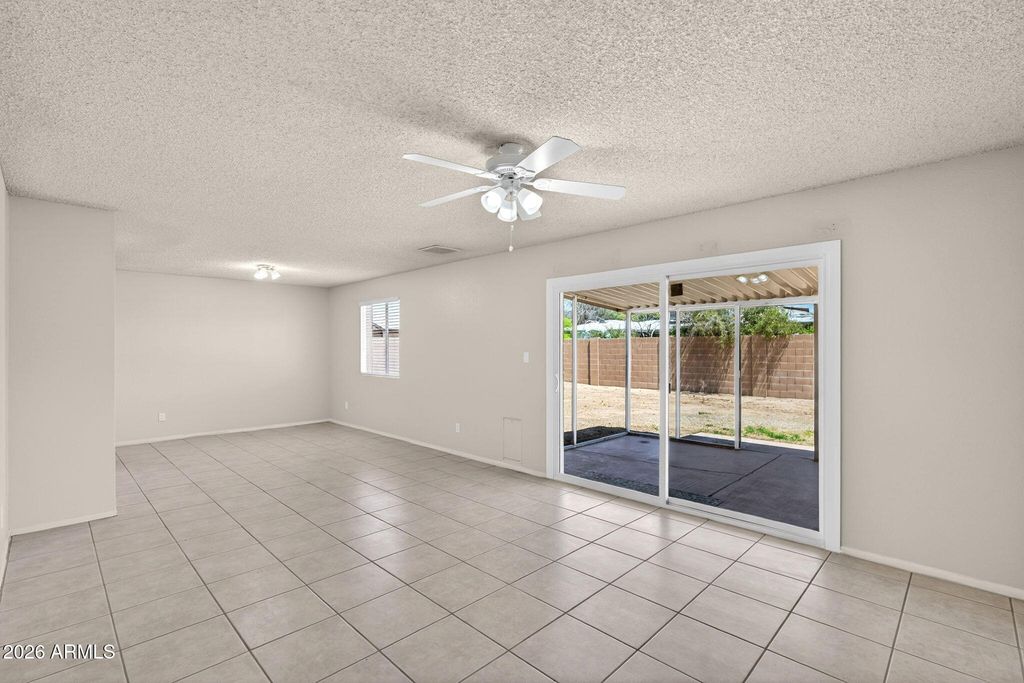Image 6 of property listing at 4534 W VOGEL Avenue, Glendale, AZ 85302