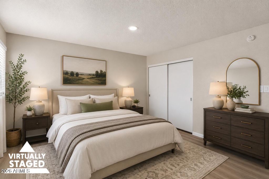 Image 9 of property listing at 4534 W VOGEL Avenue, Glendale, AZ 85302