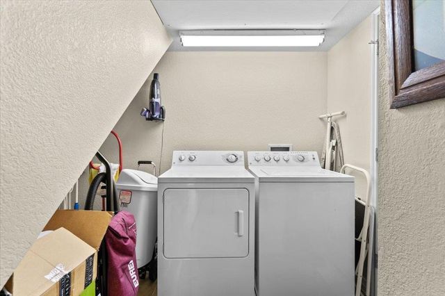 176 World Of Tennis SQ, Lakeway, TX 78734