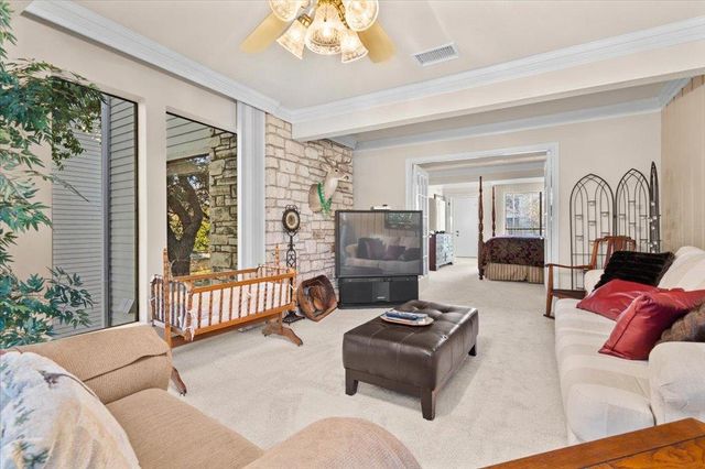 176 World Of Tennis SQ, Lakeway, TX 78734