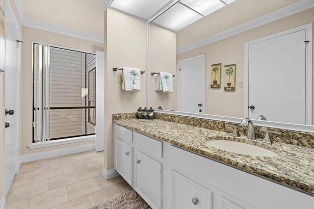 176 World Of Tennis SQ, Lakeway, TX 78734