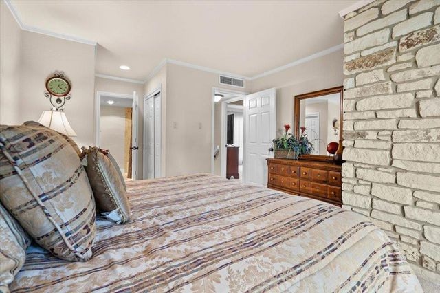 176 World Of Tennis SQ, Lakeway, TX 78734