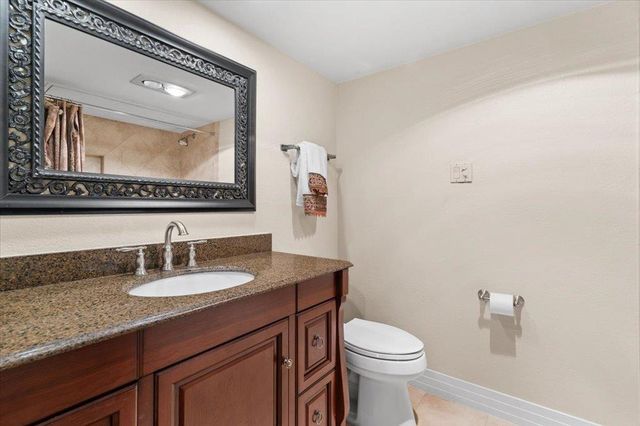 176 World Of Tennis SQ, Lakeway, TX 78734