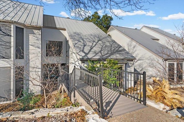 176 World Of Tennis SQ, Lakeway, TX 78734