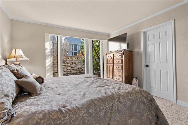 176 World Of Tennis SQ, Lakeway, TX 78734