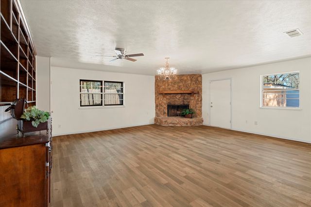 601 N 38TH Street, Corsicana, TX 75110