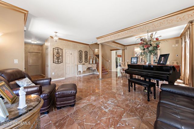 87 E Parsonage Way, Manalapan, NJ 07726
