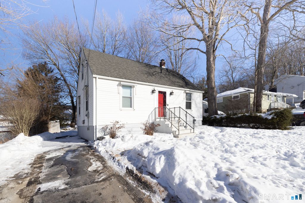 51 Rockridge Road, Waterbury, CT 06705