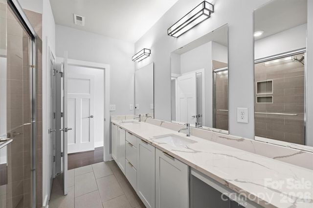 1555 Duckworth Avenue, Charlotte, NC 28208