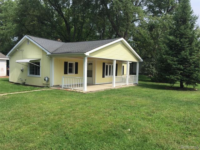 2832 Tuxedo Boulevard, Waterford Charter Township, MI 48329