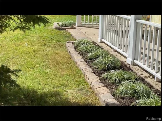 2832 Tuxedo Boulevard, Waterford Charter Township, MI 48329