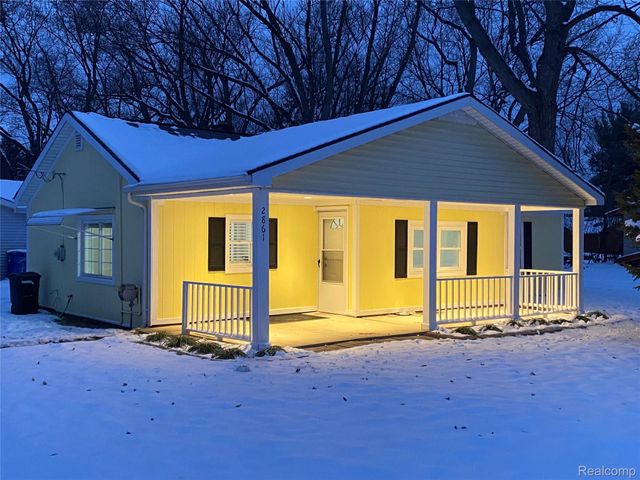 2832 Tuxedo Boulevard, Waterford Charter Township, MI 48329