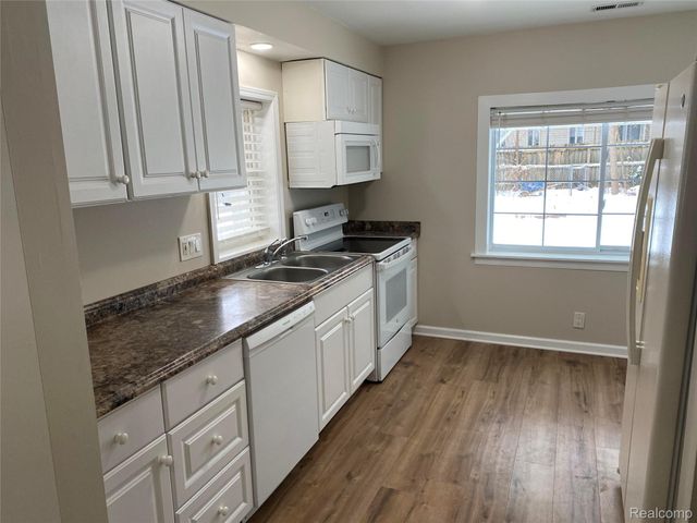 2832 Tuxedo Boulevard, Waterford Charter Township, MI 48329