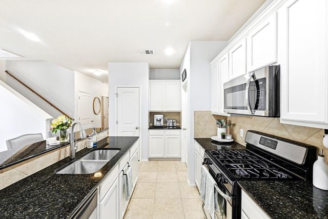 9705 Sydney Marilyn LN, Austin, TX 78748