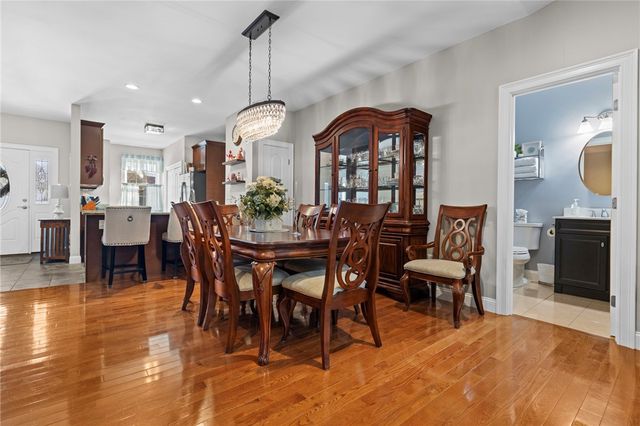 315 Old River Road 3, Lincoln, RI 02838