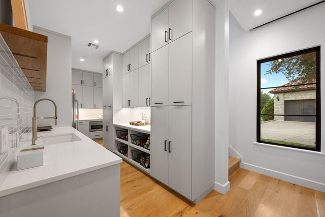 10208 Milky WAY, Austin, TX 78730
