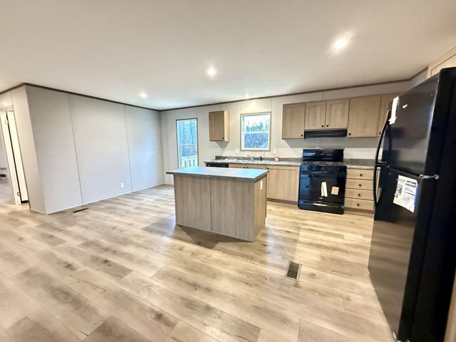 665 Camp Belle Air Rd, Sparta, TN 38583