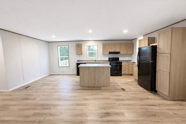 665 Camp Belle Air Rd, Sparta, TN 38583