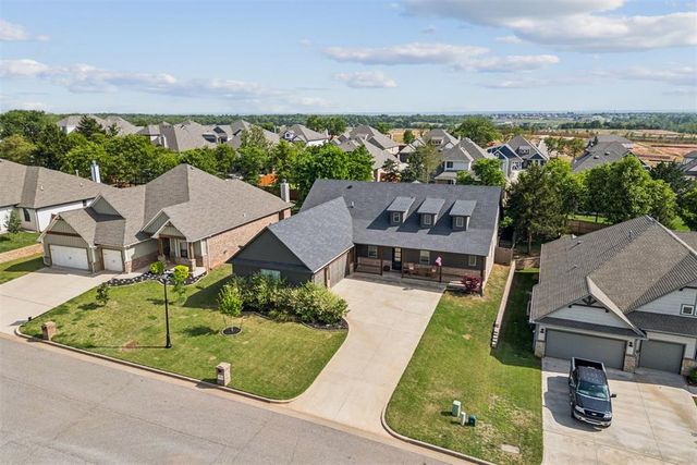 8624 Snow Court, Edmond, OK 73007