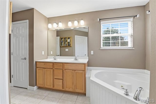 104 Angel Oak Court, Edwardsville, IL 62025