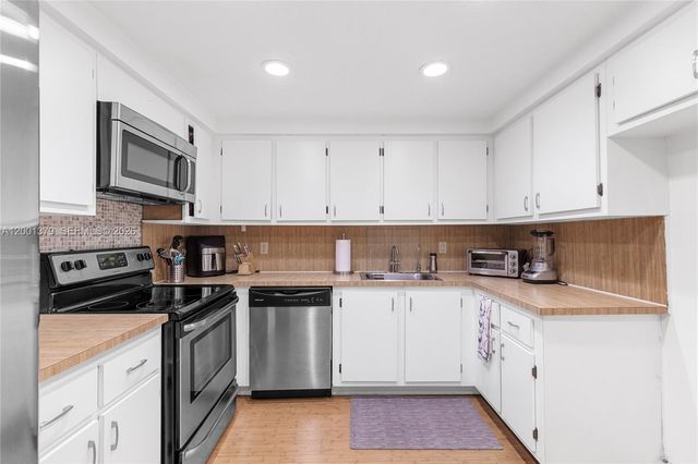 16251 Golf Club Rd 311, Weston, FL 33326