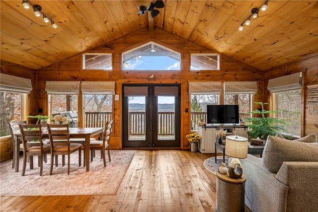 157 County Road 210, Eureka Springs, AR 72632