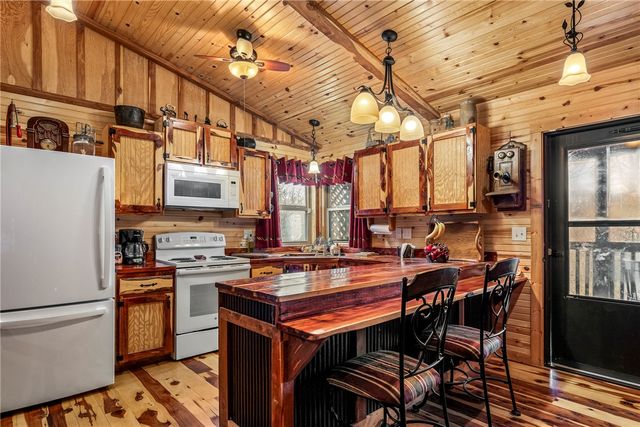 157 County Road 210, Eureka Springs, AR 72632