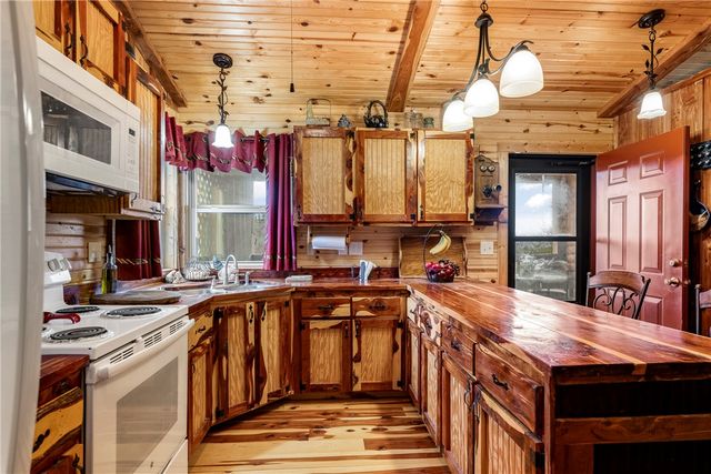 157 County Road 210, Eureka Springs, AR 72632