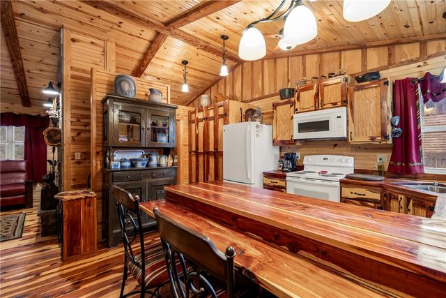 157 County Road 210, Eureka Springs, AR 72632