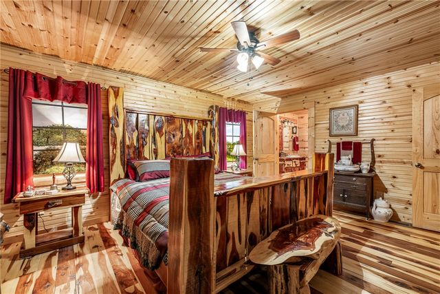 157 County Road 210, Eureka Springs, AR 72632