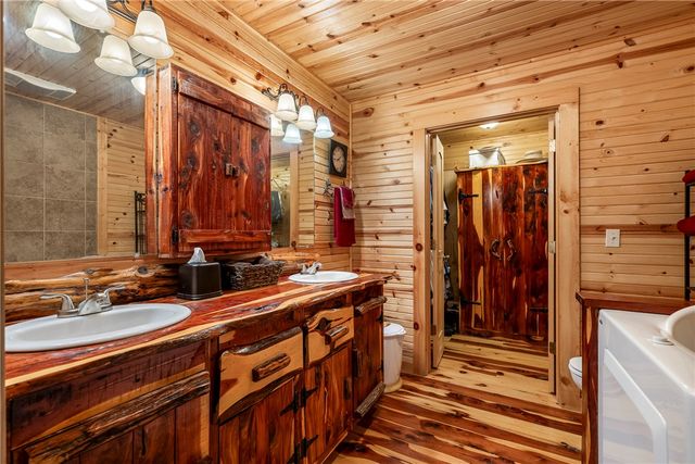 157 County Road 210, Eureka Springs, AR 72632
