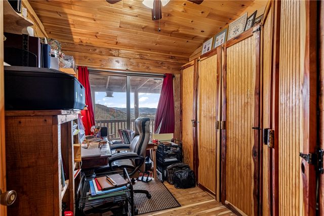 157 County Road 210, Eureka Springs, AR 72632