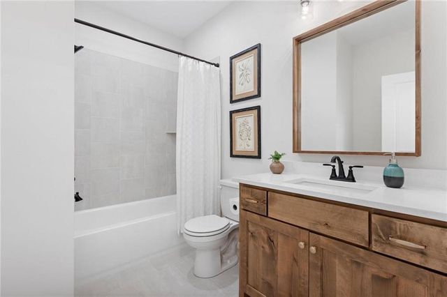 16747 S Twilight Lane, Olathe, KS 66062
