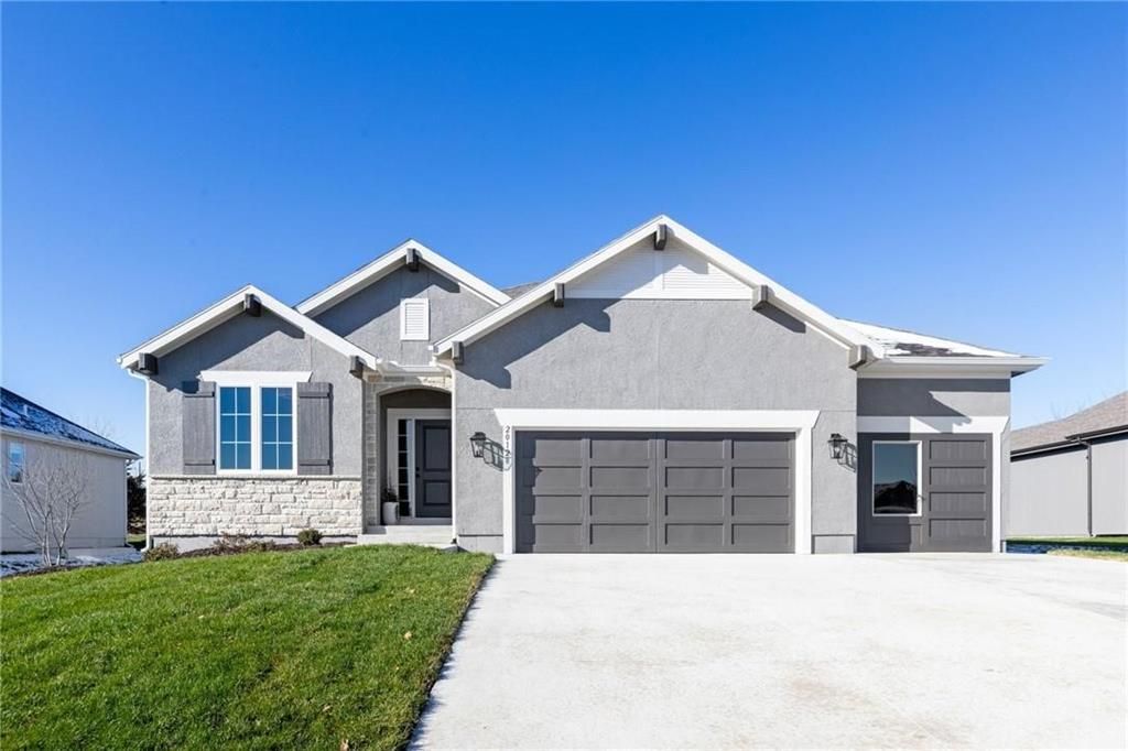 16747 S Twilight Lane, Olathe, KS 66062