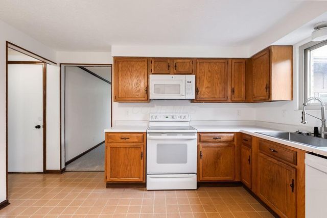 2256 Presley Drive, Grove City, OH 43123