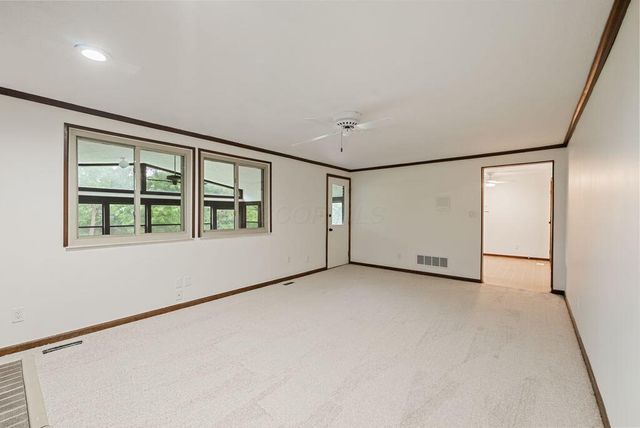 2256 Presley Drive, Grove City, OH 43123