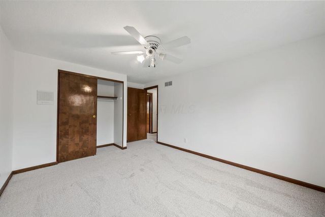 2256 Presley Drive, Grove City, OH 43123