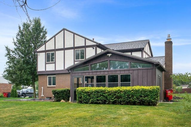 2256 Presley Drive, Grove City, OH 43123