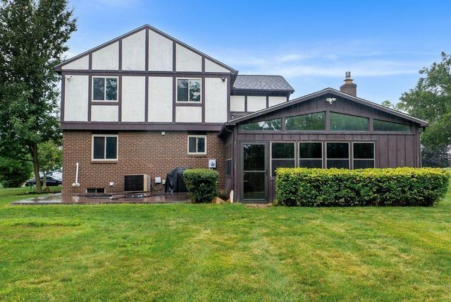 2256 Presley Drive, Grove City, OH 43123