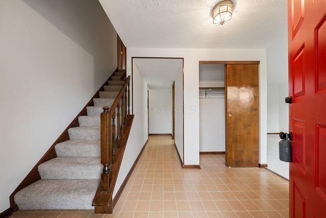 2256 Presley Drive, Grove City, OH 43123
