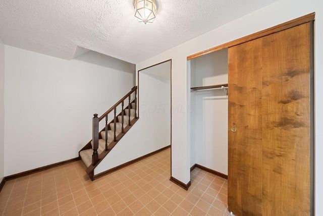 2256 Presley Drive, Grove City, OH 43123