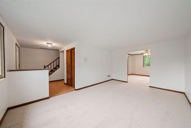 2256 Presley Drive, Grove City, OH 43123