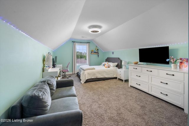 17300 Shakes Creek Dr, Louisville, KY 40023