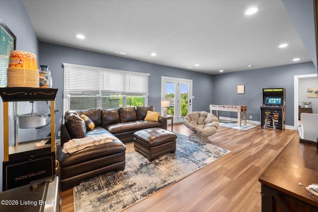 17300 Shakes Creek Dr, Louisville, KY 40023