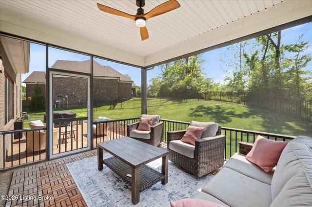 17300 Shakes Creek Dr, Louisville, KY 40023