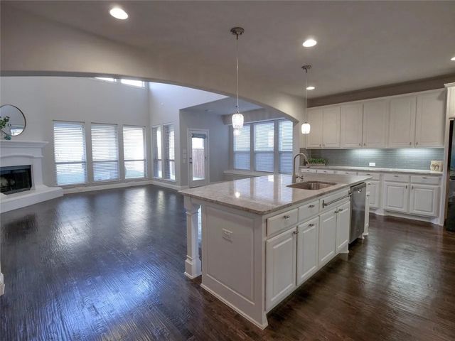 217 Warwick Boulevard, Lewisville, TX 75056