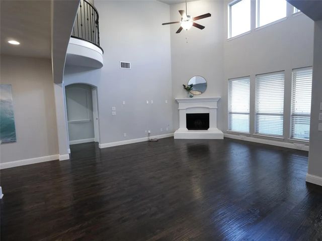 217 Warwick Boulevard, Lewisville, TX 75056