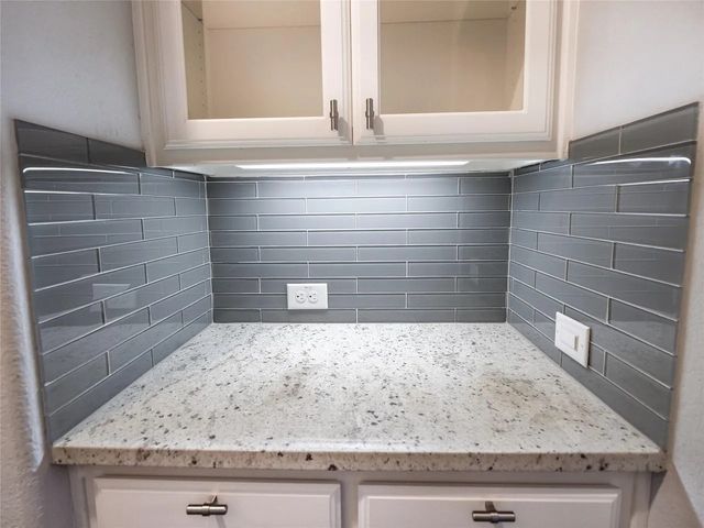 217 Warwick Boulevard, Lewisville, TX 75056