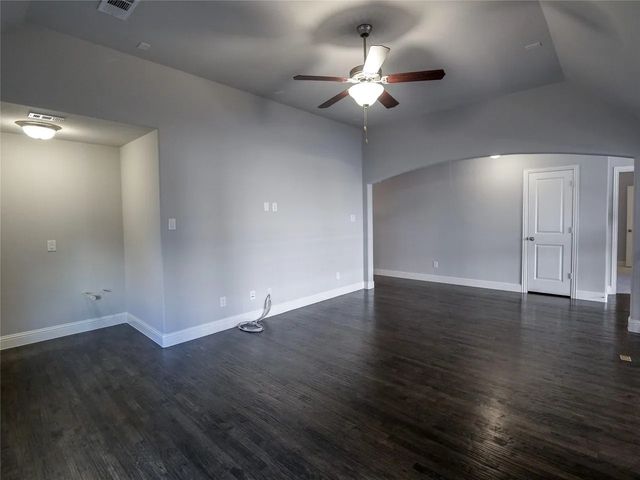 217 Warwick Boulevard, Lewisville, TX 75056